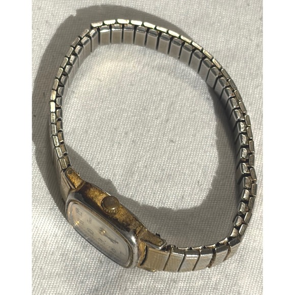 Vintage Timex Quartz Women's Gold Tone Analog Watch Expansion Band - Picture 11 of 11